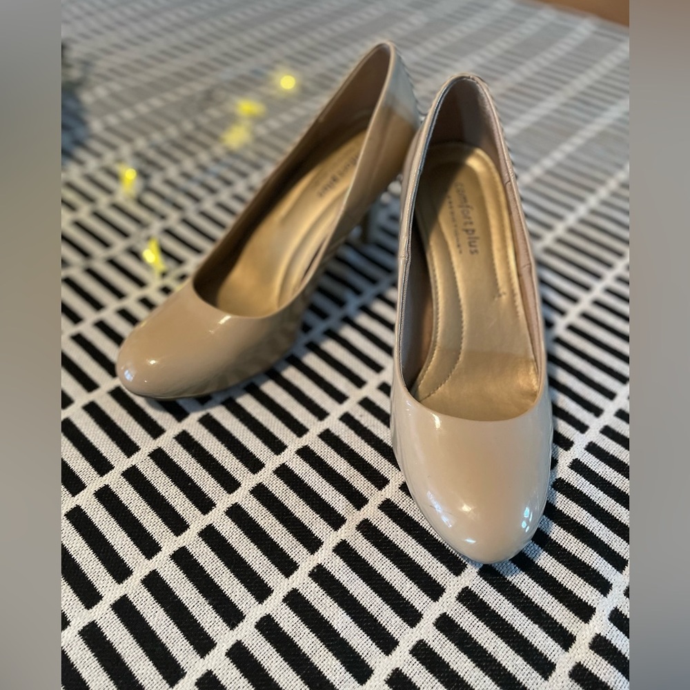 Comfort Plus 2” patent leather heels. Size 5.5